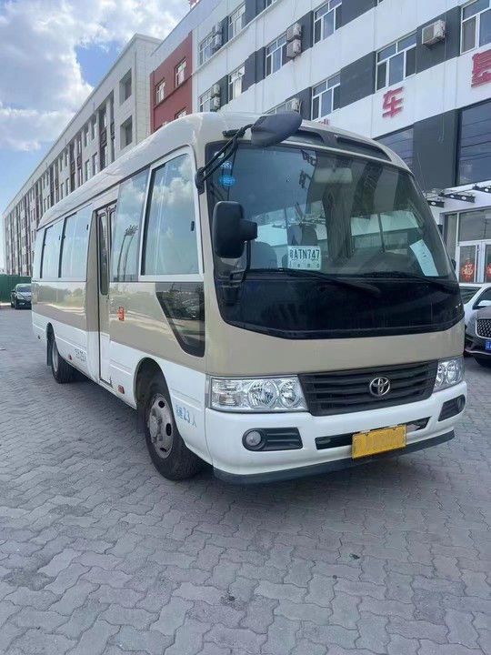 Autobús de montaña rusa Toyota con 30 asientos usados 25 asientos