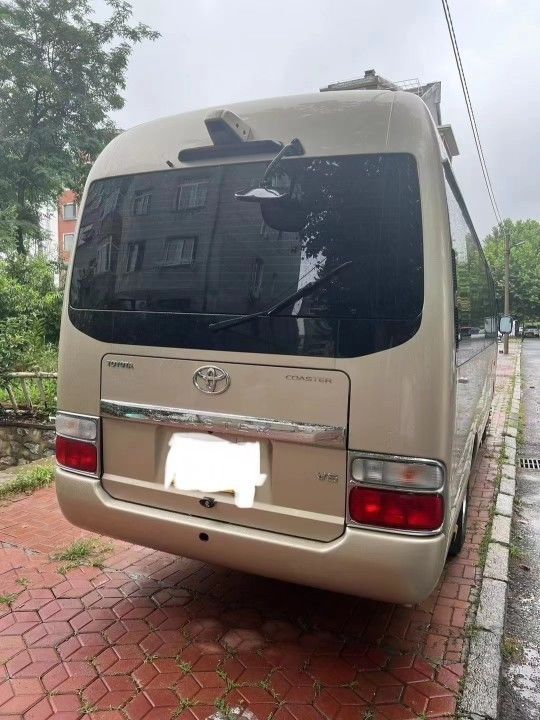 Autobús turístico de lujo Euro 3 Estándar de emisiones 2020 Toyota Coaster Autobús turístico de 30 plazas