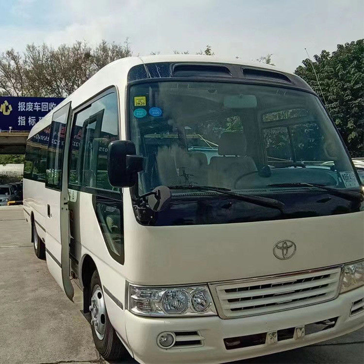 Autobús de pasajeros de 24 asientos Toyota Coaster Bus en Japón Estilo cómodo 7005*2040*2785mm