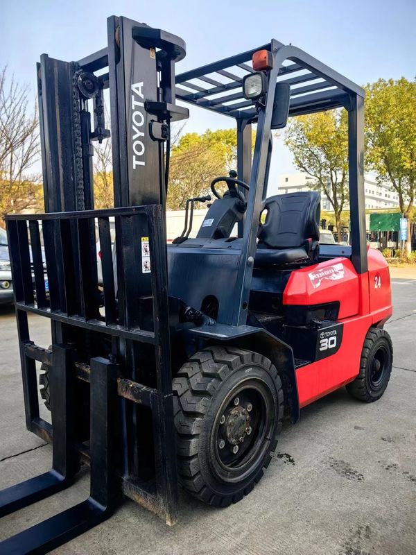 Camioneta elevadora diésel de 3 toneladas Camioneta elevadora Toyota de segunda mano con buenos precios y tipo de potencia 8F30