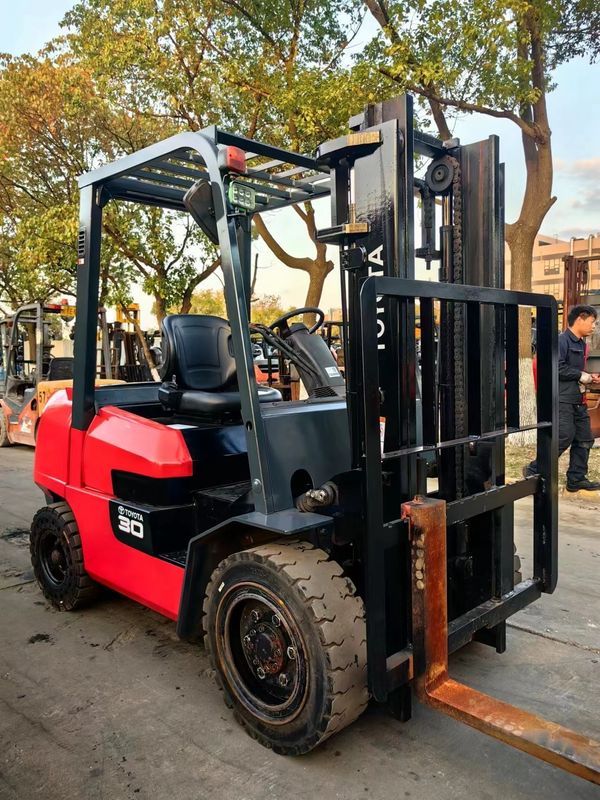 3 toneladas Toyota diesel montacargas Min. Alturas de elevación 3 m Peso KG 3000 kg Fácil de operar