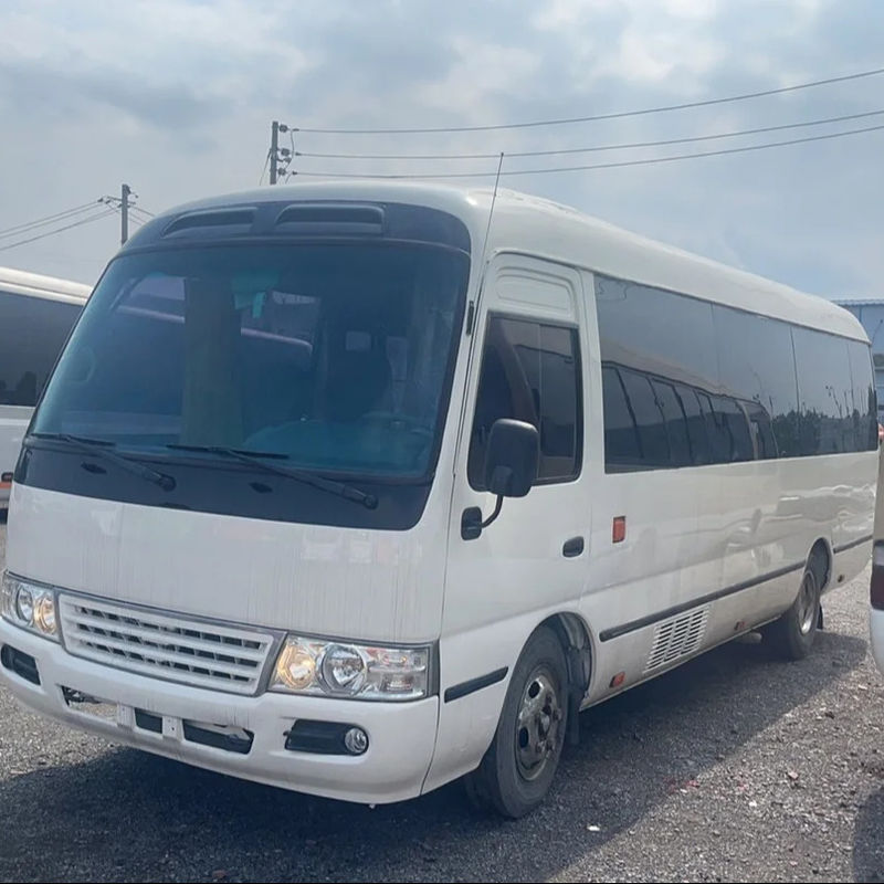 Autobús Toyota Coaster de 30 plazas con conducción izquierda y estilo cómodo con motor diesel