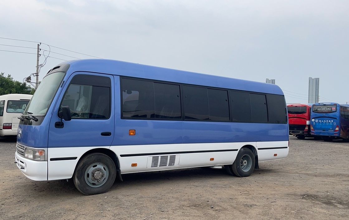 Transmisión manual con conducción izquierda Tipo de autobús Toyota Coaster Diesel Autobús usado con 30 plazas