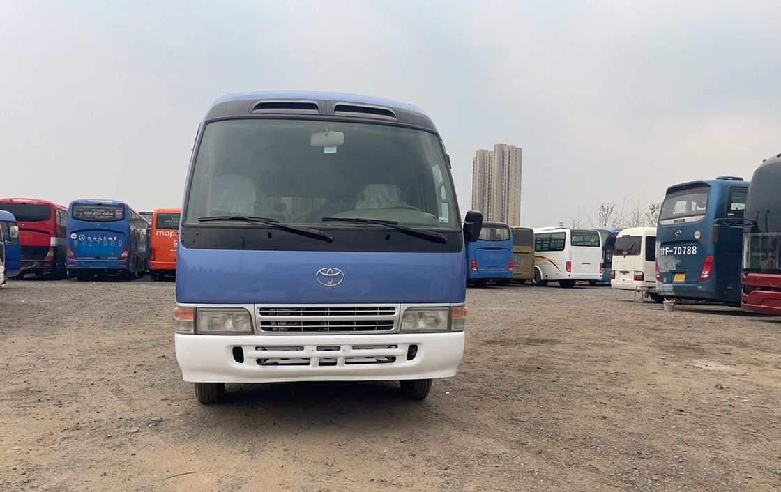 Transmisión manual con conducción izquierda Tipo de autobús Toyota Coaster Diesel Autobús usado con 30 plazas