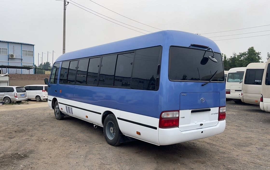 Transmisión manual con conducción izquierda Tipo de autobús Toyota Coaster Diesel Autobús usado con 30 plazas