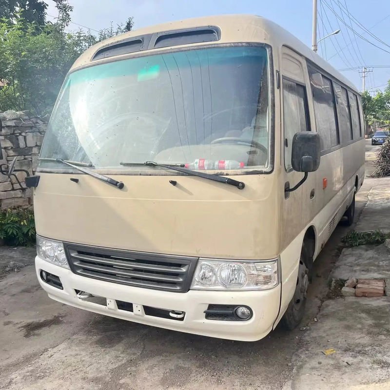 Toyota Coaster asequible Autobús de 30 asientos Modelo usado 2020 con capacidad de motor 4L