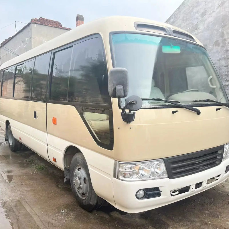 Autobuses Toyota Coaster de 30 asientos con capacidad de motor renovado 4L diesel a un precio asequible
