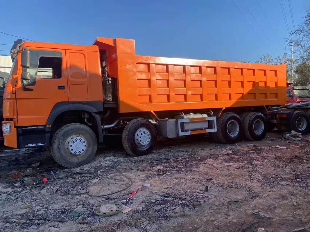 16 Número de neumático LHD SINO Camión de descarga usado HOWO 8X4 Camión de carga pesada con caja de engranajes HW