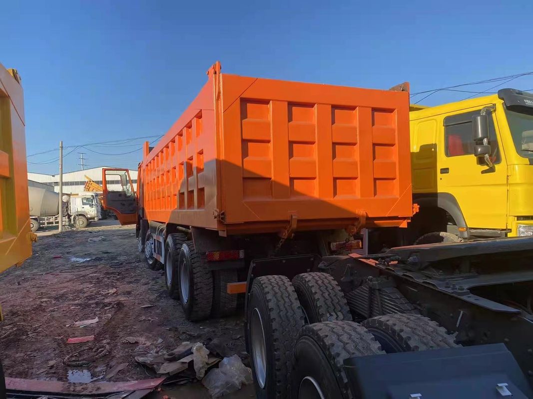 16 Número de neumático LHD SINO Camión de descarga usado HOWO 8X4 Camión de carga pesada con caja de engranajes HW