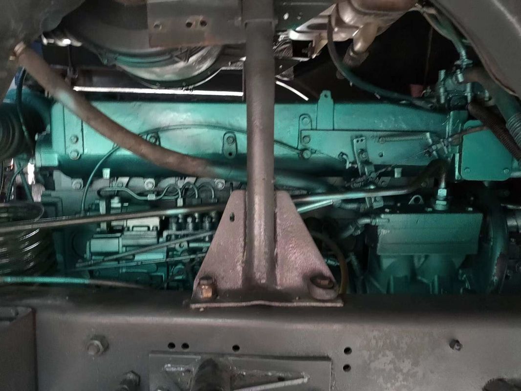 7300*2300*1500 Tanque de carga usado HOWO 8X4 camión de descarga pesado RHD camión de diésel