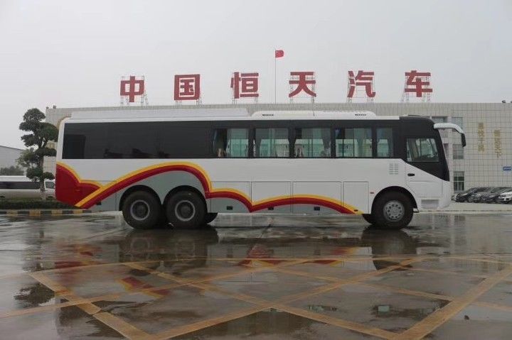 Transmisión manual 54 1 asientos Dirección derecha Autobús de pasajeros CHTC con motor Weichai