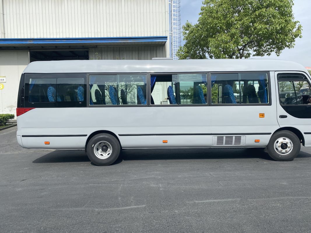 El año 2023 Coaster Bus 30 asientos RHD Mini Bus con capacidad de motor 4L de Japón