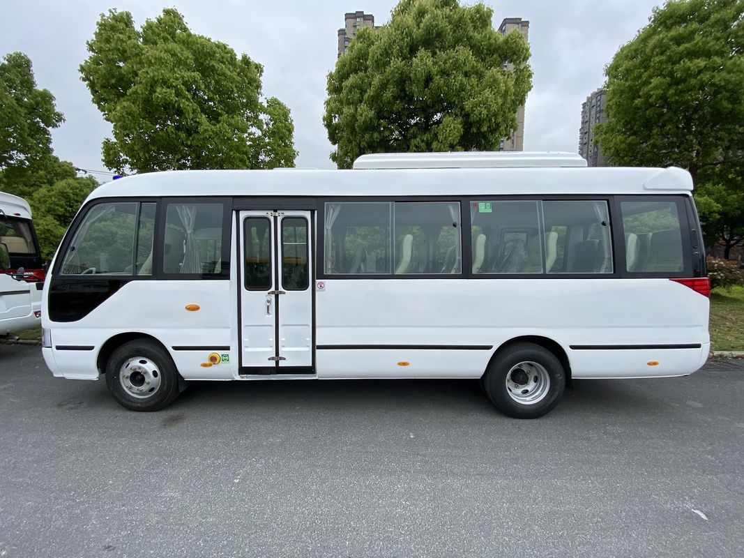 El año 2023 Coaster Bus 30 asientos RHD Mini Bus con capacidad de motor 4L de Japón