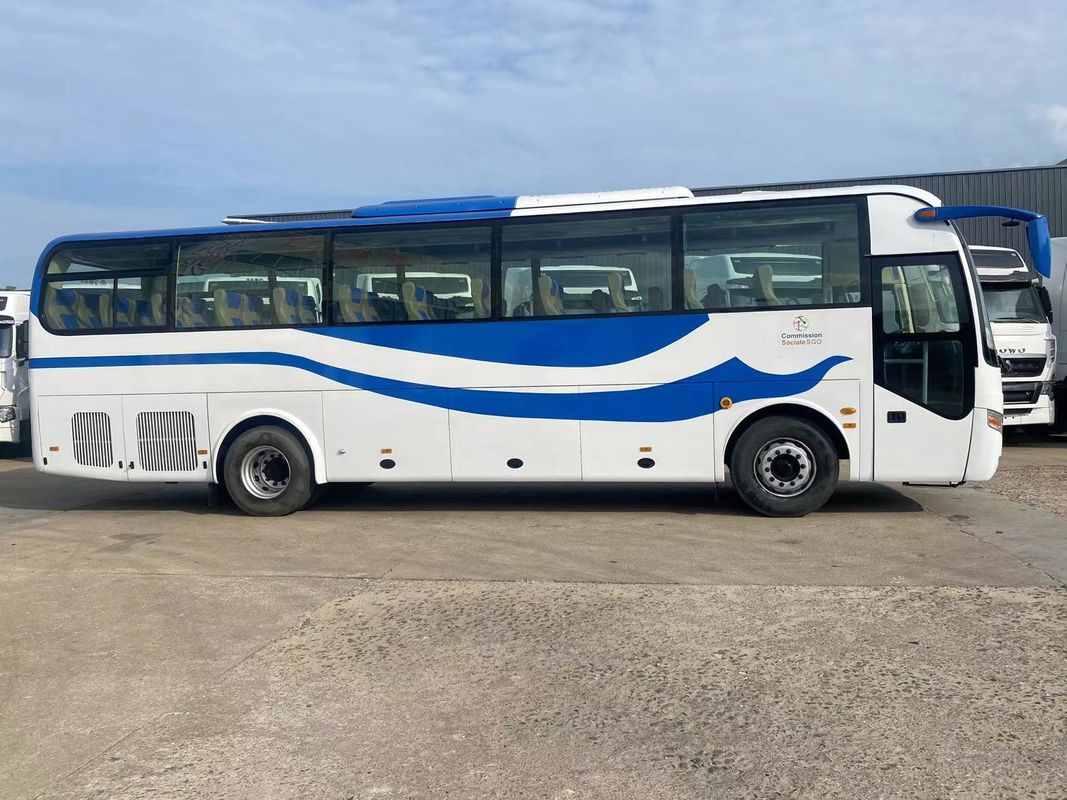 Autobús de segunda mano duradero de 50 a 60 asientos con frenos de tambor traseros de disco delantero y accionamiento automático