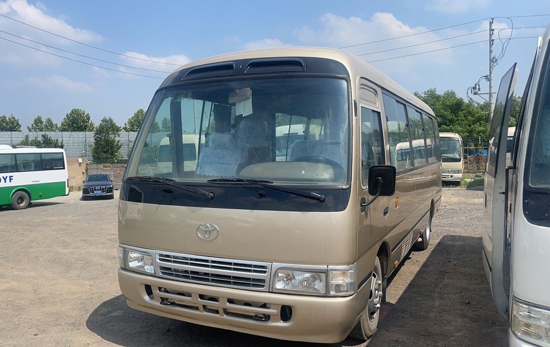 Toyota Coaster 24 asientos Pequeño autobús con neumáticos 7.00R16 y velocidad máxima de 91-110 km/h