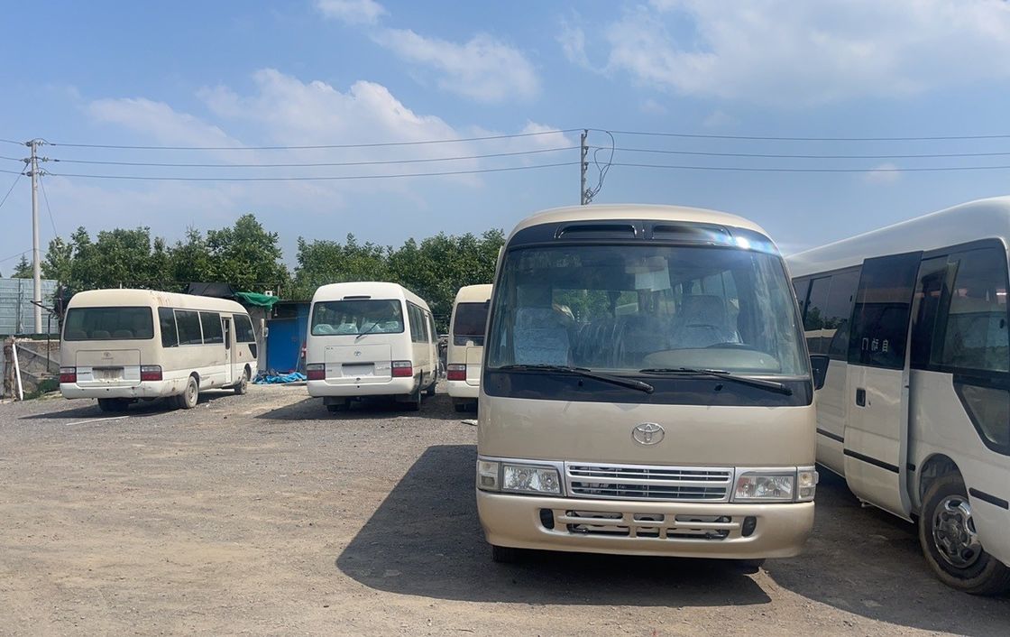 Toyota Coaster 24 asientos Pequeño autobús con neumáticos 7.00R16 y velocidad máxima de 91-110 km/h