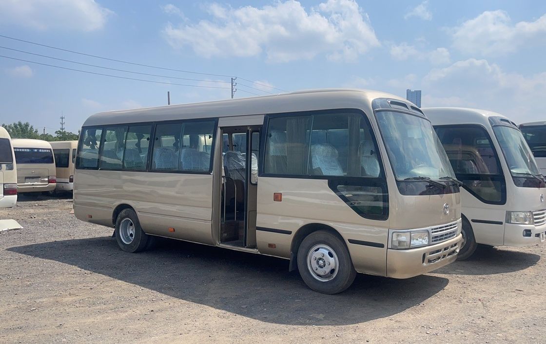 Toyota Coaster 24 asientos Pequeño autobús con neumáticos 7.00R16 y velocidad máxima de 91-110 km/h