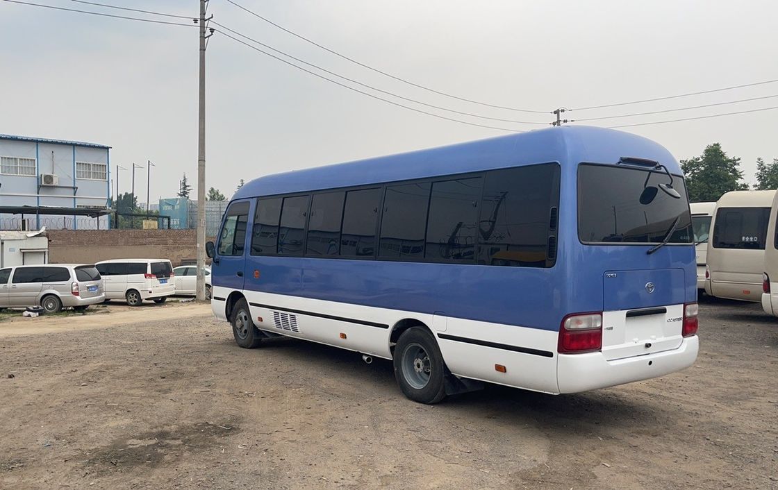 Autobús Toyota Coaster original usado LHD 30 asientos Capacidad del motor 4L asientos 16 30