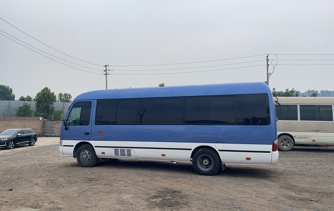 Autobús Toyota Coaster original usado LHD 30 asientos Capacidad del motor 4L asientos 16 30