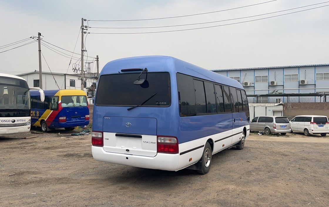 Autobús Toyota Coaster original usado LHD 30 asientos Capacidad del motor 4L asientos 16 30