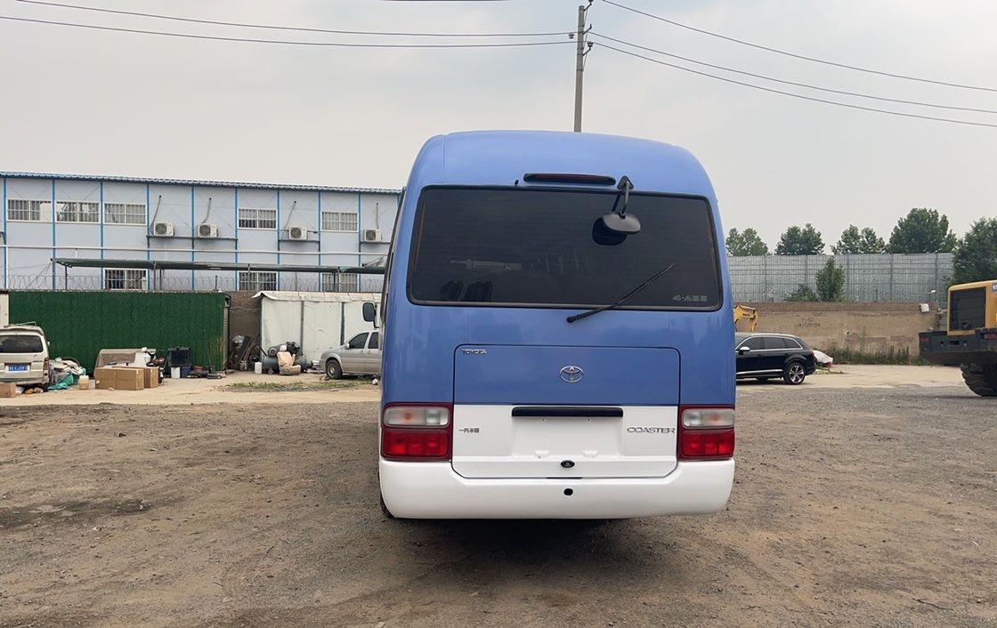 Autobús Toyota Coaster original usado LHD 30 asientos Capacidad del motor 4L asientos 16 30