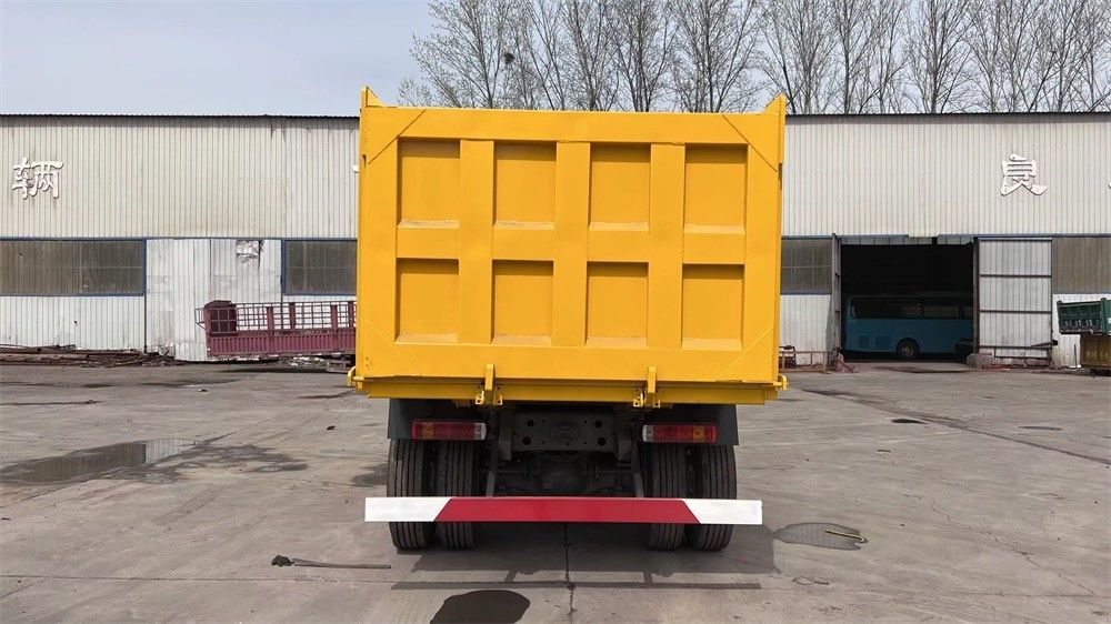 6X4 tracción de ruedas SINOTRUK Howo Minería 20 toneladas 25 toneladas 371hp camión de remate camión de descarga usado