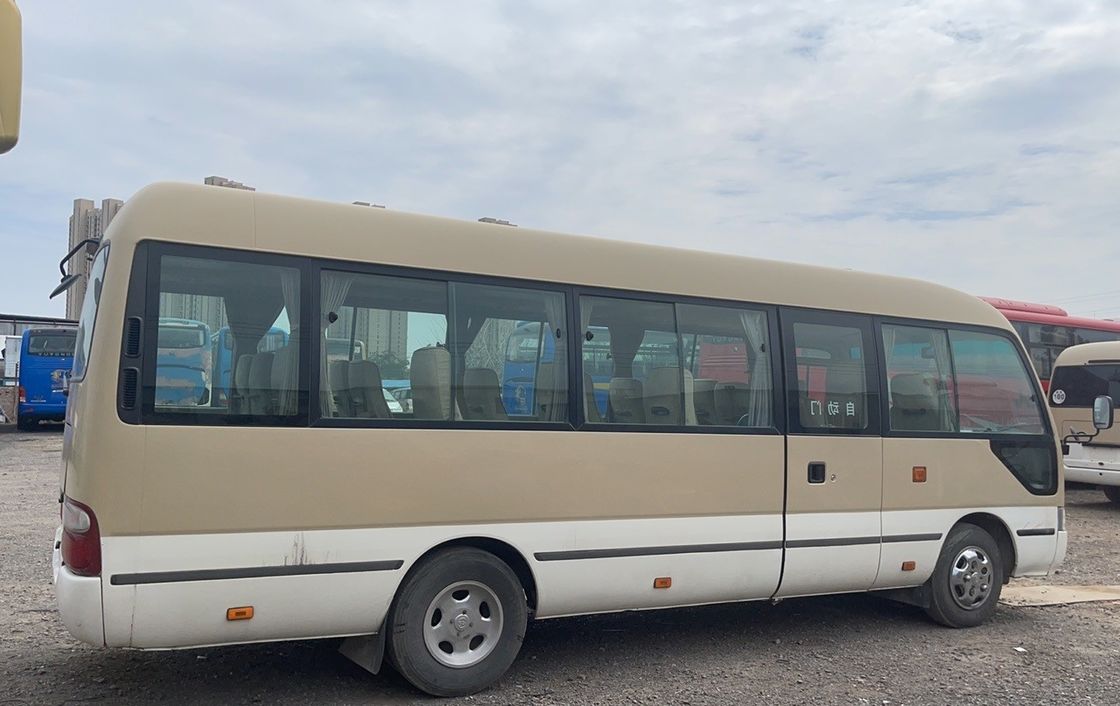 Autobús LHD de baja velocidad con capacidad para 19 asientos y una cilindrada de 2,4 toneladas