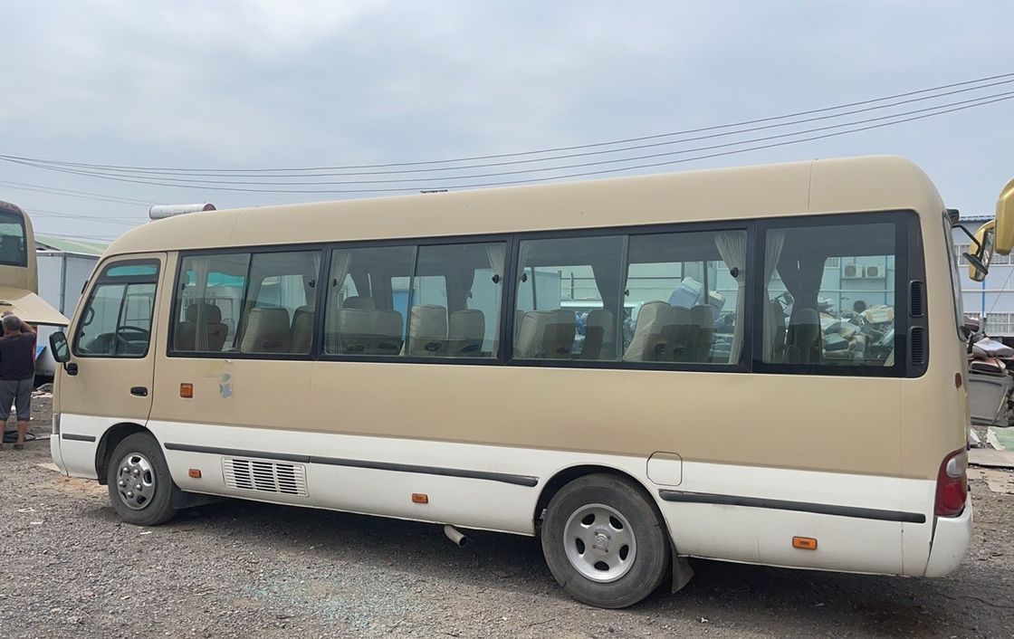 Autobús LHD de baja velocidad con capacidad para 19 asientos y una cilindrada de 2,4 toneladas