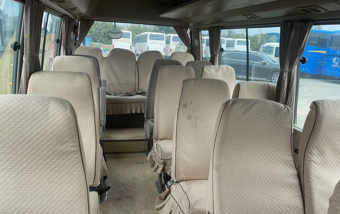 Autobús LHD de baja velocidad con capacidad para 19 asientos y una cilindrada de 2,4 toneladas