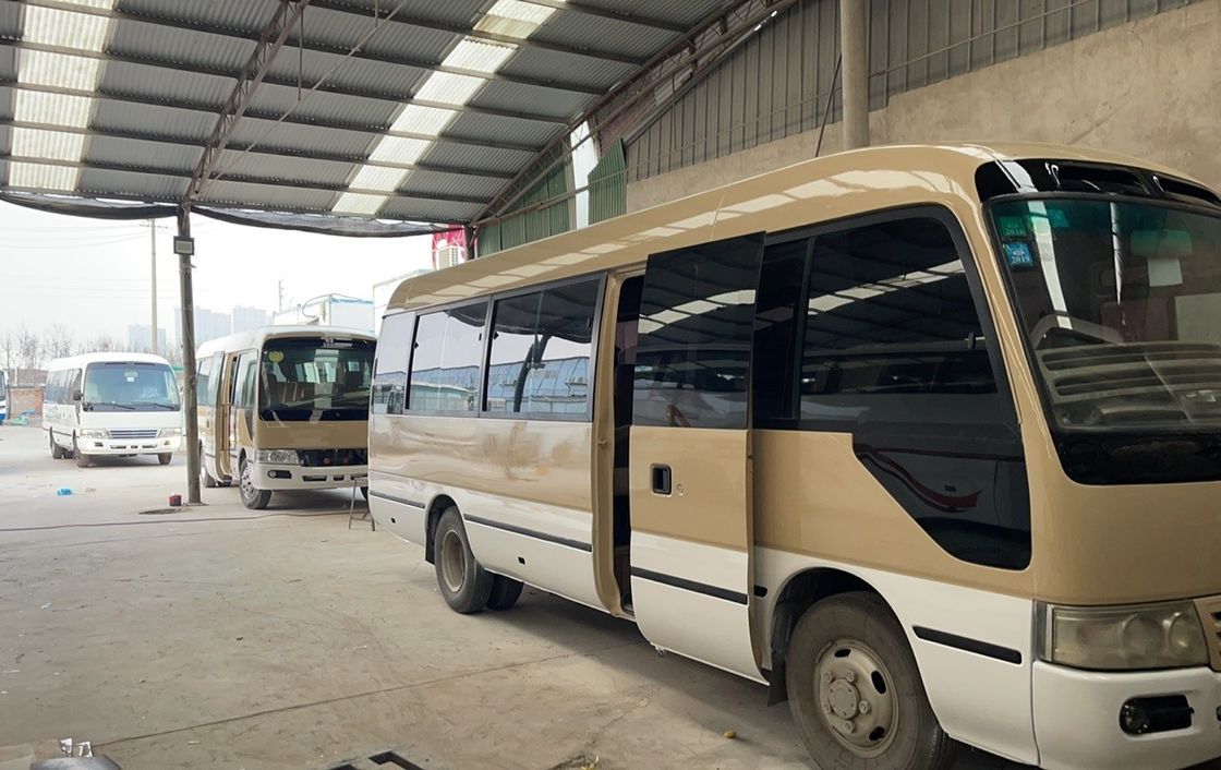 Tipo de combustible diesel Autobús de montaña usada Toyota 30 asientos en buen estado Potencia máxima 113/5200 kW