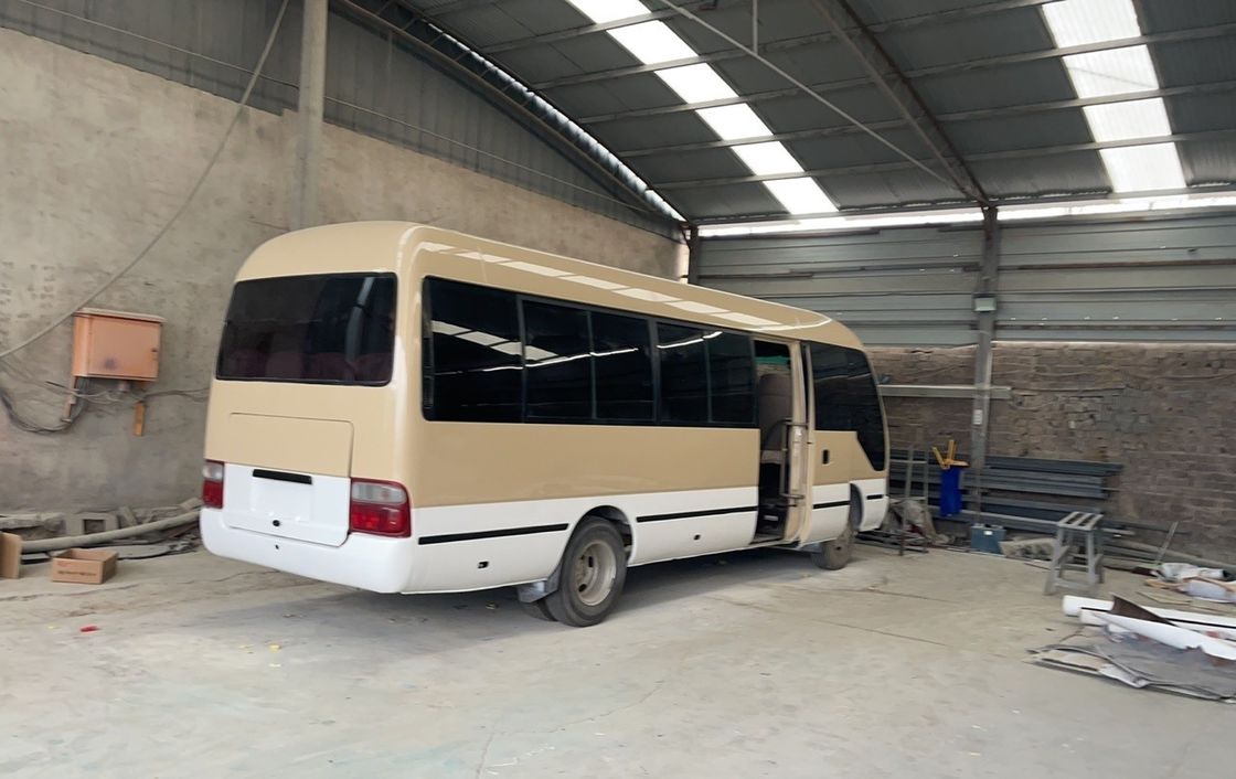 Tipo de combustible diesel Autobús de montaña usada Toyota 30 asientos en buen estado Potencia máxima 113/5200 kW