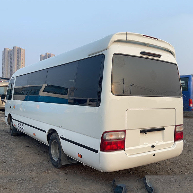 30 asientos Autobús Toyota Coaster Usado con potencia máxima de 113/5200kw y capacidad de asientos de 30