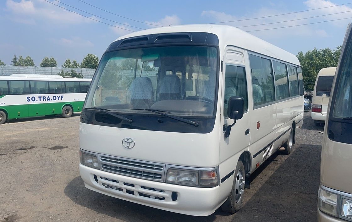 30 asientos Autobús de montaña usada Toyota con neumáticos 9.00R20 y potencia máxima de 113/5200 kW