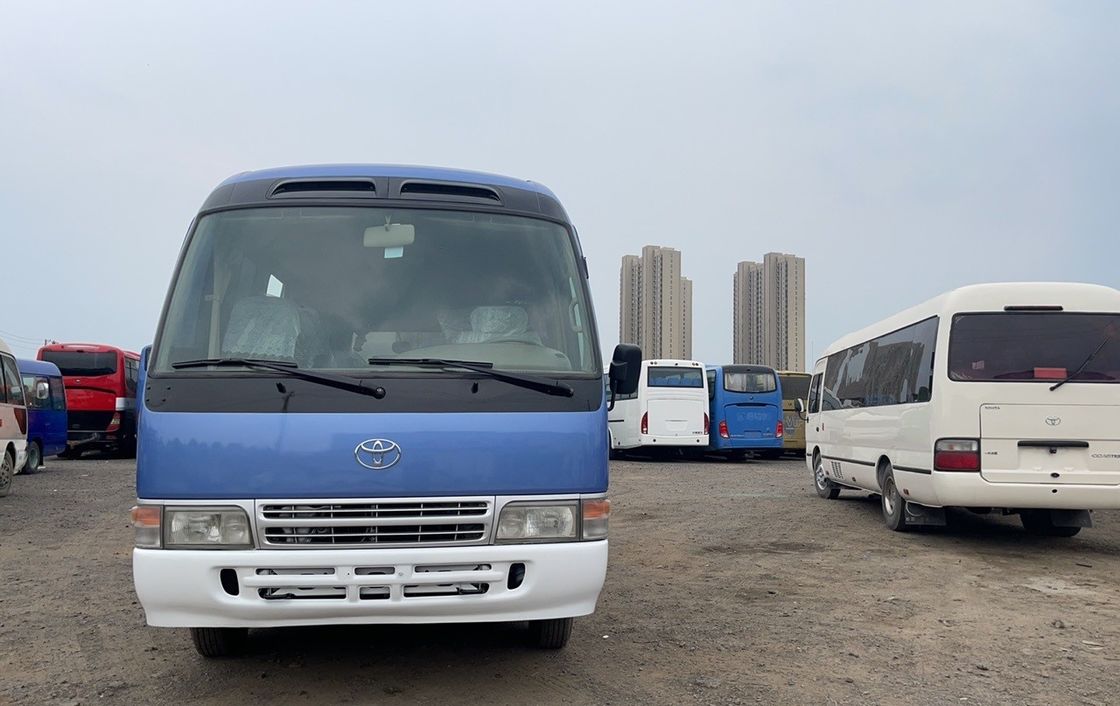 Autobús Toyota Coaster de segunda mano con capacidad de motor de 6-8L y 30 asientos en excelentes condiciones