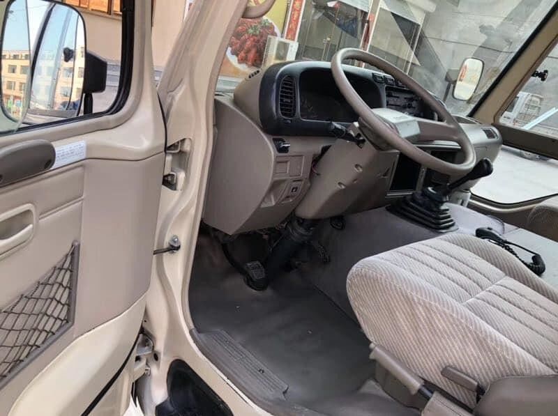 G.V.W Kg 5900 Autobús Toyota Coaster de 30 plazas en buen estado para el transporte de pasajeros