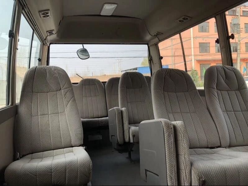 G.V.W Kg 5900 Autobús Toyota Coaster de 30 plazas en buen estado para el transporte de pasajeros