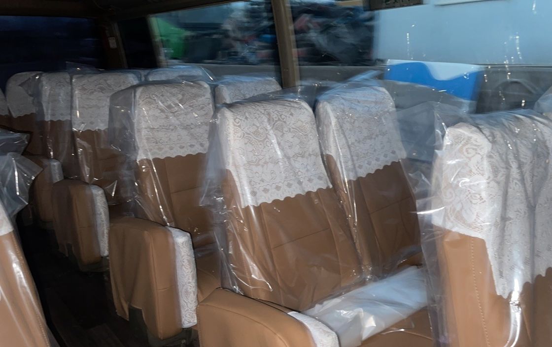 Autobús de montaña rusa de segunda mano de 30 asientos con neumáticos 9.00R20 y motor diesel en buenas condiciones