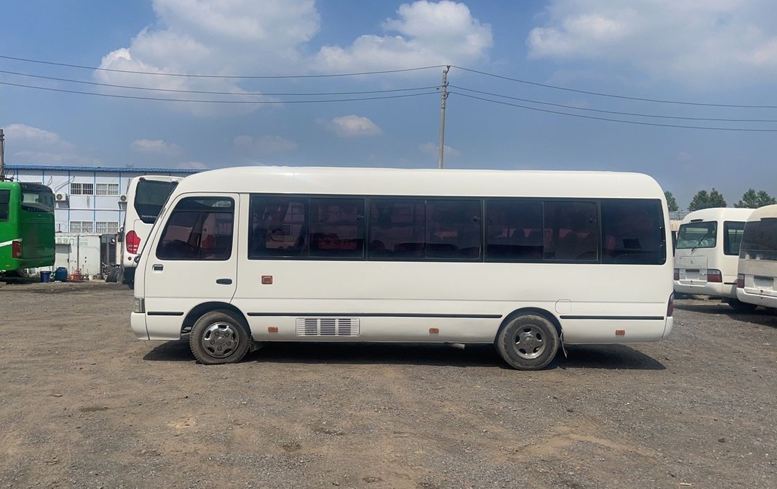 3935 mm Base de ruedas Toyota Coaster Bus con 19-29 asientos cerrando ventanas Puertas corredizas