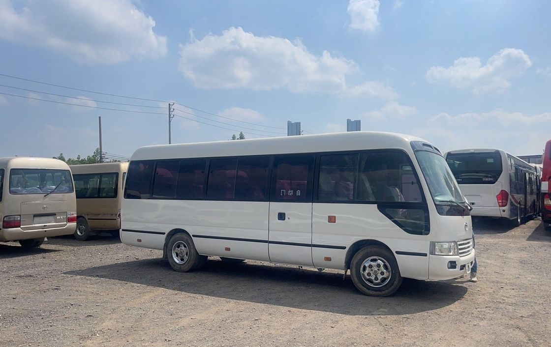 3935 mm Base de ruedas Toyota Coaster Bus con 19-29 asientos cerrando ventanas Puertas corredizas