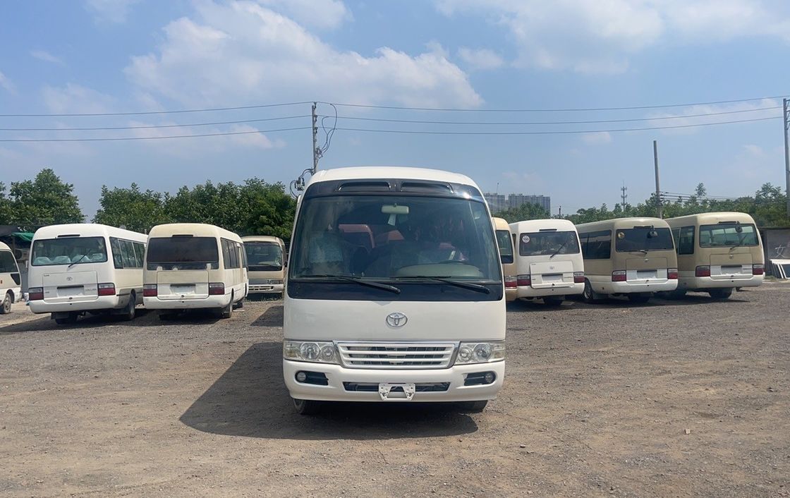 3935 mm Base de ruedas Toyota Coaster Bus con 19-29 asientos cerrando ventanas Puertas corredizas