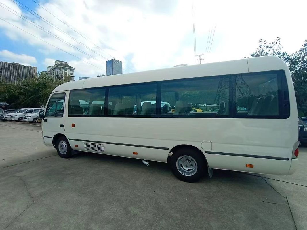 Autobús Toyota Coaster de 30 plazas de uso LHD en buen estado adecuado para viajes en grupo