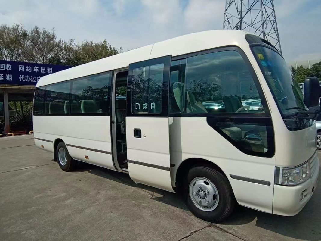 Autobús Toyota Coaster de 30 plazas de uso LHD en buen estado adecuado para viajes en grupo