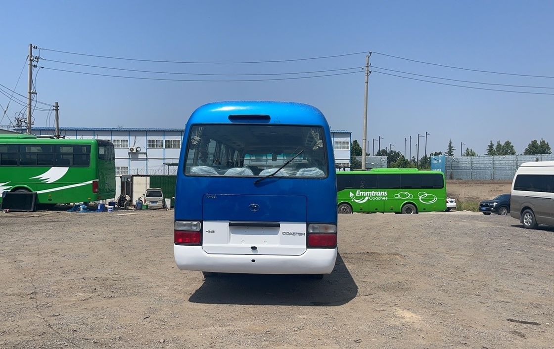 Diesel 30 asientos Toyota Coaster Bus en buen estado LHD Base de ruedas 3935 mm Combustible Diesel