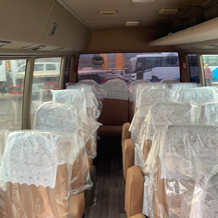 Autobús Toyota Coaster de 30 plazas con motor diesel y norma de emisiones Euro 3 en buen estado
