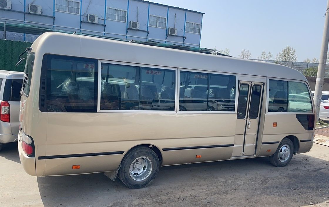 24 asientos Toyota Coaster Bus bien reformado con 7.00R16 neumáticos y G.V.W Kg 5900