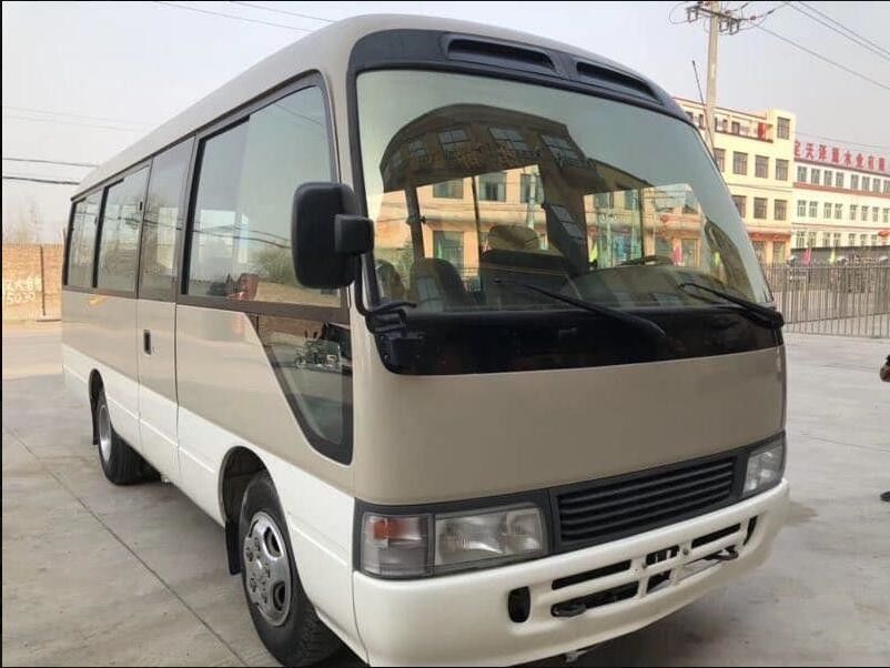 Torque máximo 340Nm/rpm Diesel 29 asientos Autobuses usados Toyota Coaster con tanque de aceite de 300L