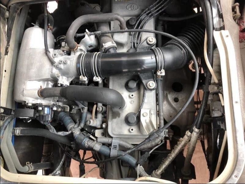Torque máximo 340Nm/rpm Diesel 29 asientos Autobuses usados Toyota Coaster con tanque de aceite de 300L