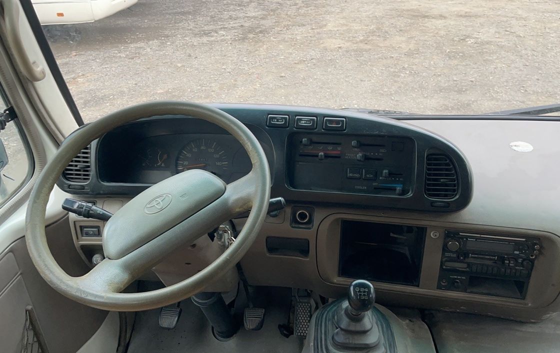 7.00R16 neumático en buen estado diesel usado Toyo ta Coaster Bus Requisito del cliente