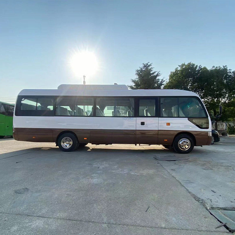 Autobús Toyota Coaster de 30 plazas usado en buen estado Diesel LHD con emisiones Euro 3