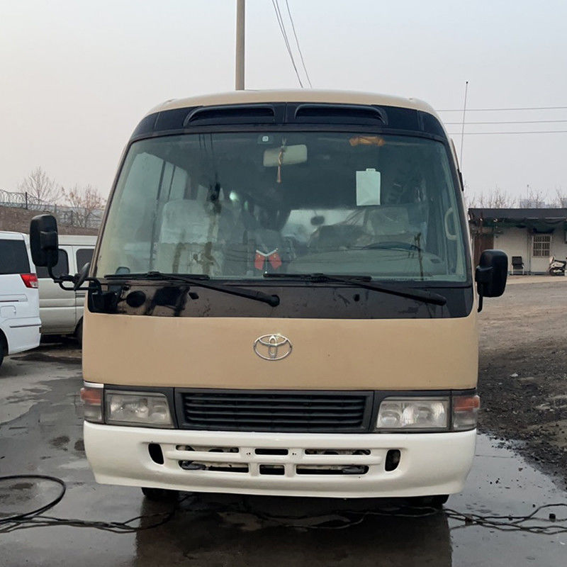 Espacioso y cómodo 30 asientos Toyota Coaster Bus en buen estado LHD Diesel usado